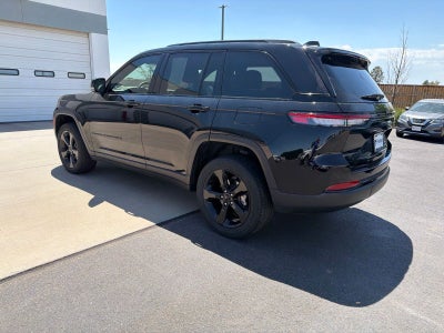 2022 Jeep Grand Cherokee Altitude 4WD