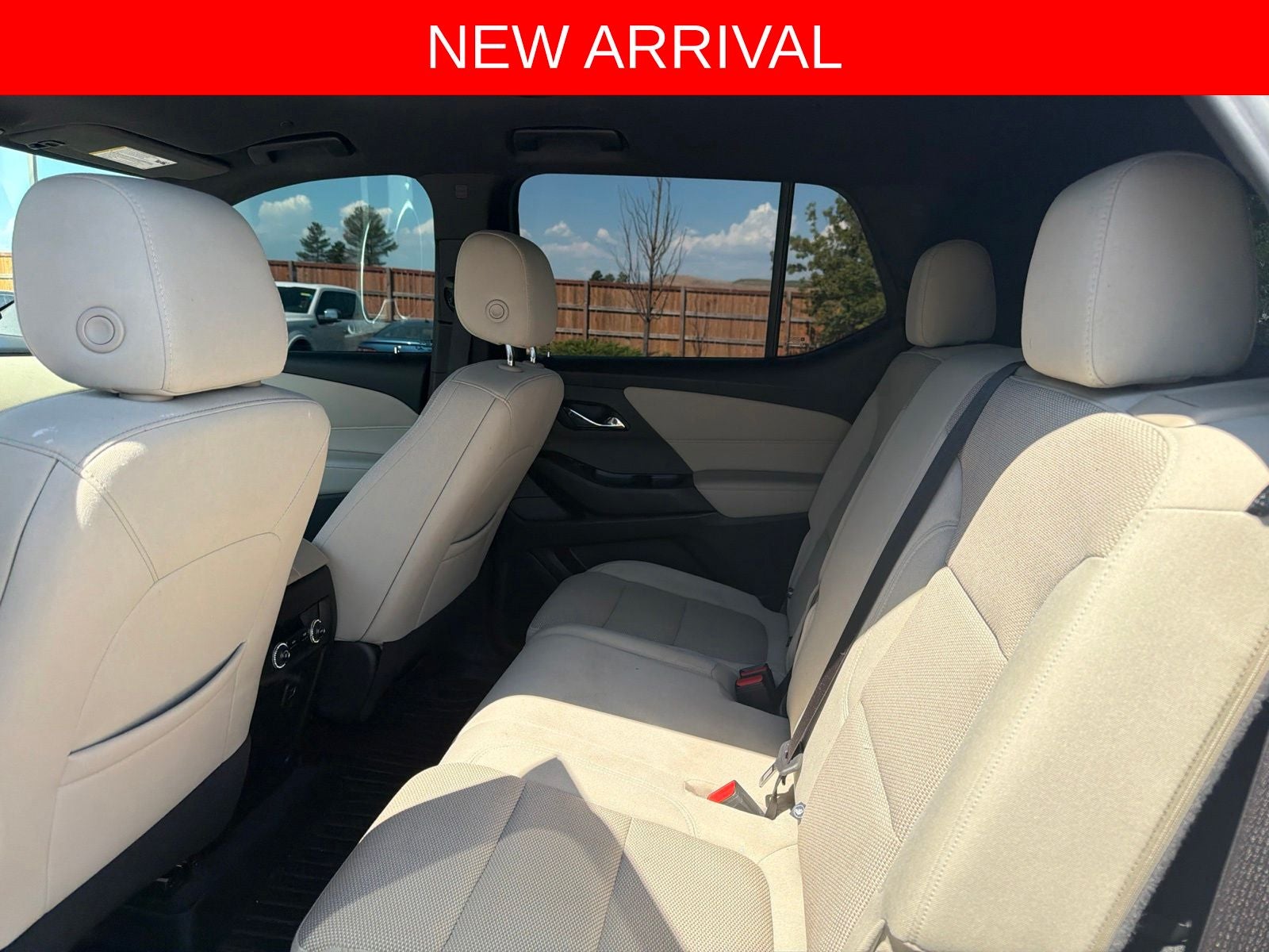 2022 Chevrolet Traverse LS w/1FL