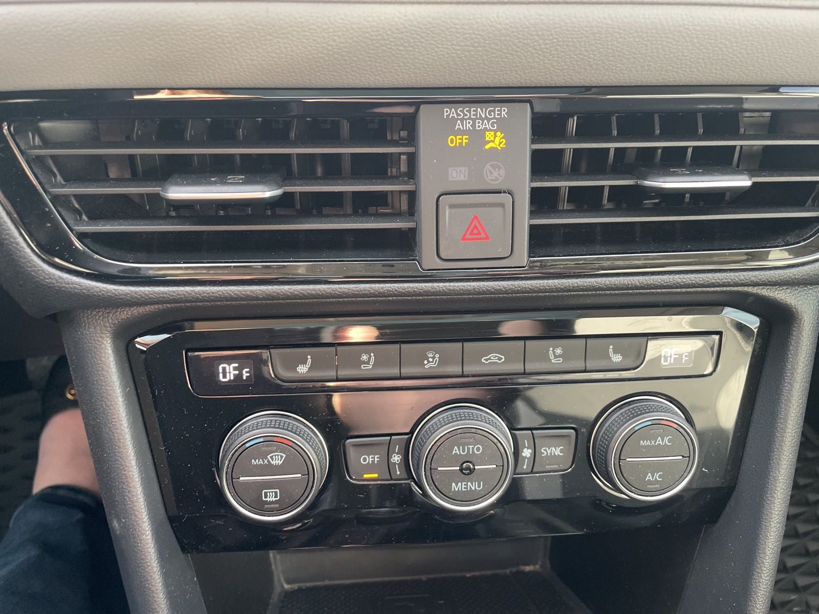 2024 Volkswagen Taos 1.5T SEL AWD