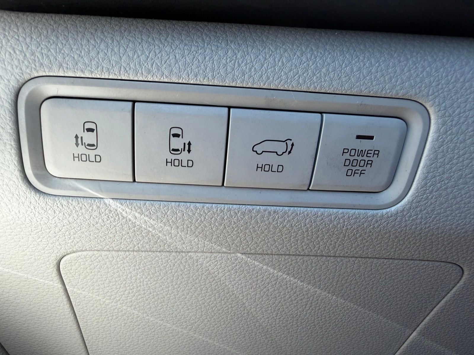 2023 Kia Carnival EX