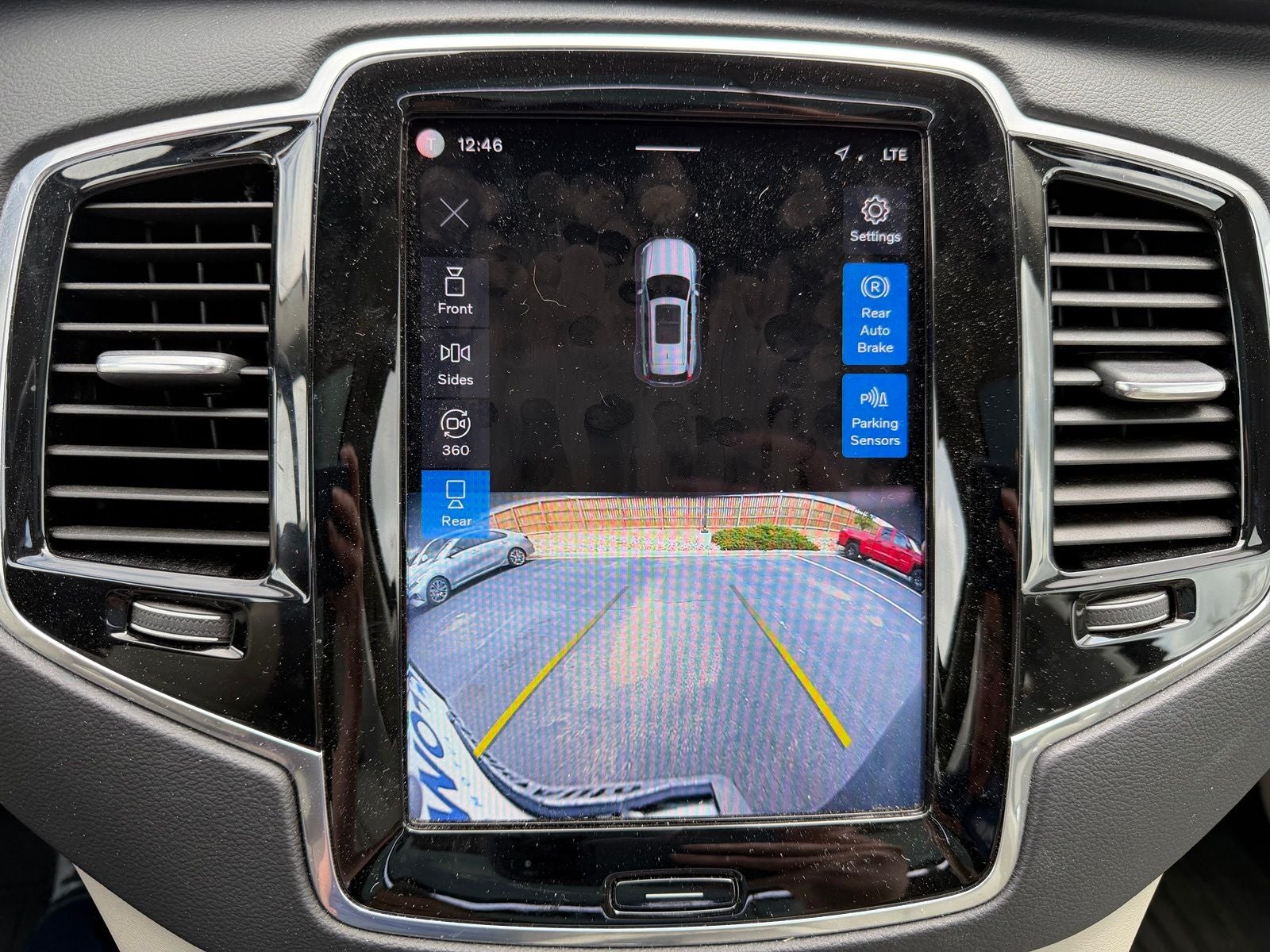 2023 Volvo XC90 Recharge Plug-In Hybrid Ultimate AWD