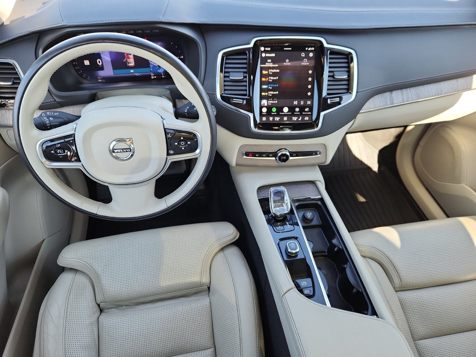 2023 Volvo XC90 Recharge Plug-In Hybrid Ultimate AWD