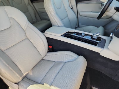 2023 Volvo XC90 Recharge Plug-In Hybrid Ultimate AWD