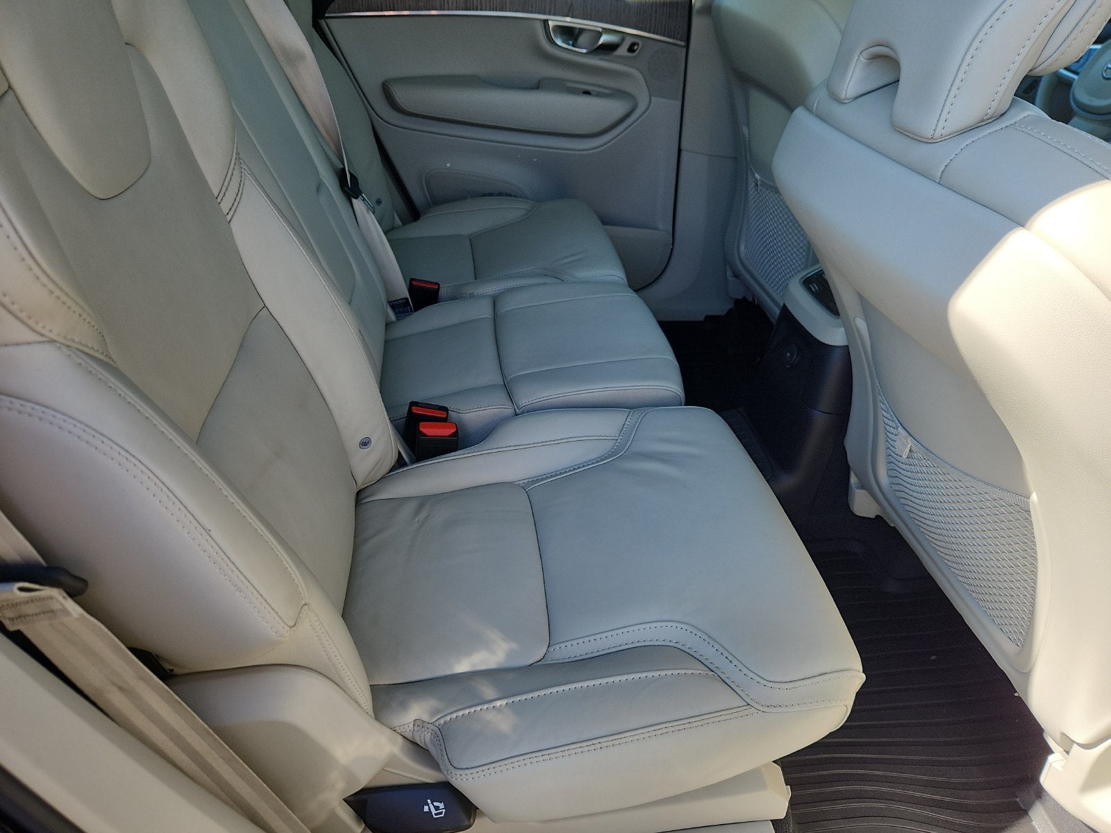 2023 Volvo XC90 Recharge Plug-In Hybrid Ultimate AWD