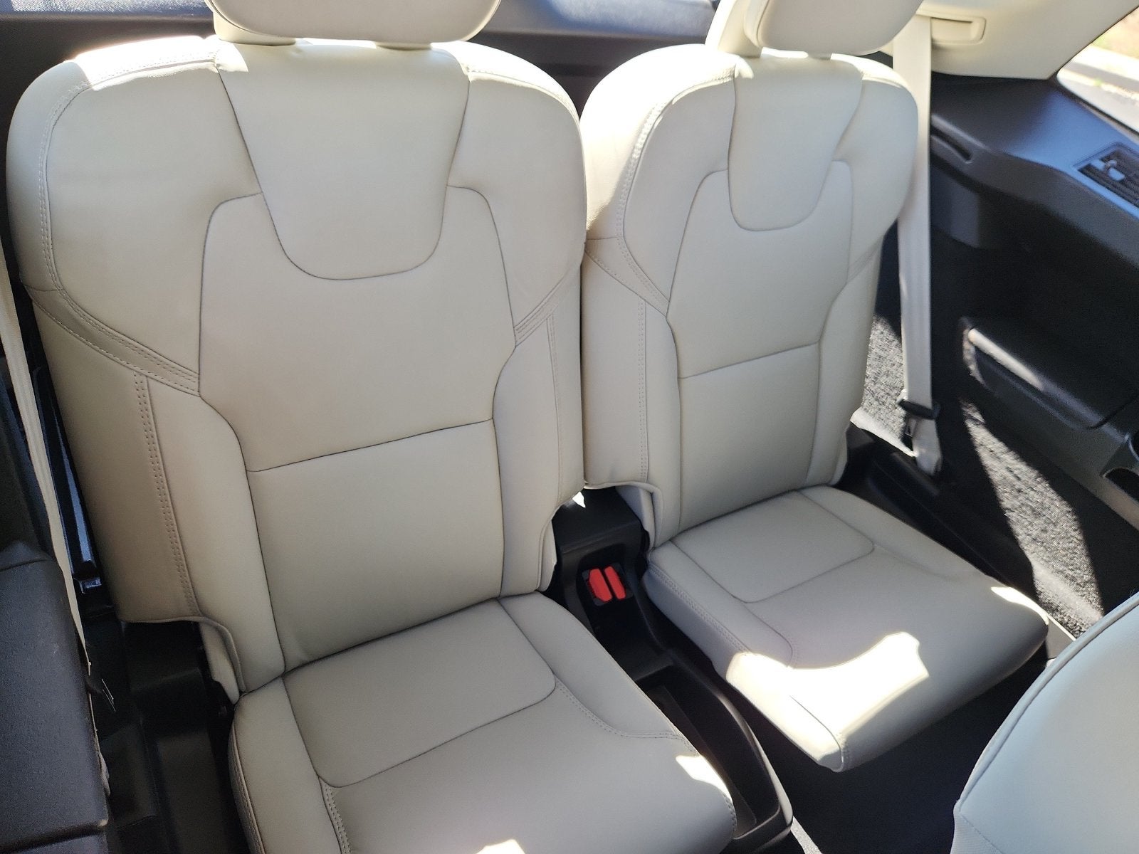 2023 Volvo XC90 Recharge Plug-In Hybrid Ultimate AWD