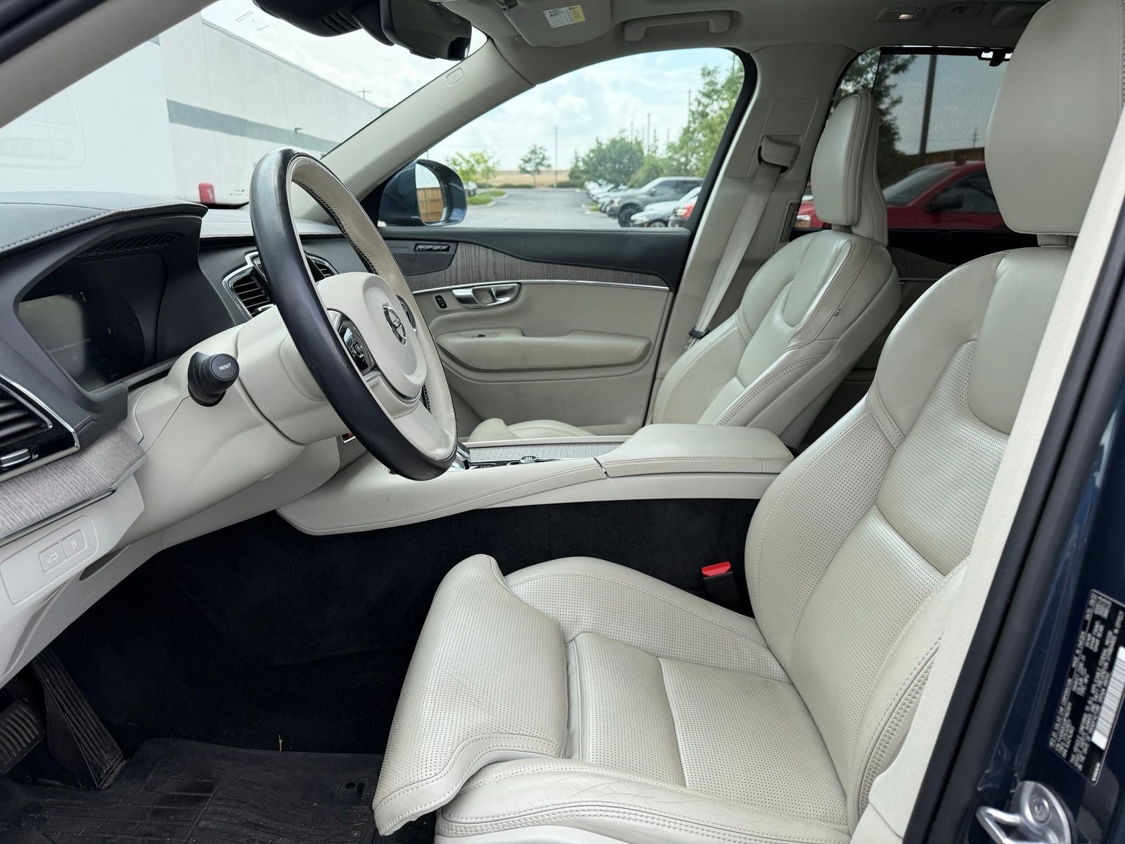 2023 Volvo XC90 Recharge Plug-In Hybrid Ultimate AWD