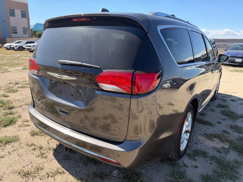 2017 Chrysler Pacifica Touring L Plus