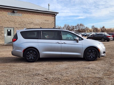 2019 Chrysler Pacifica Hybrid Touring L