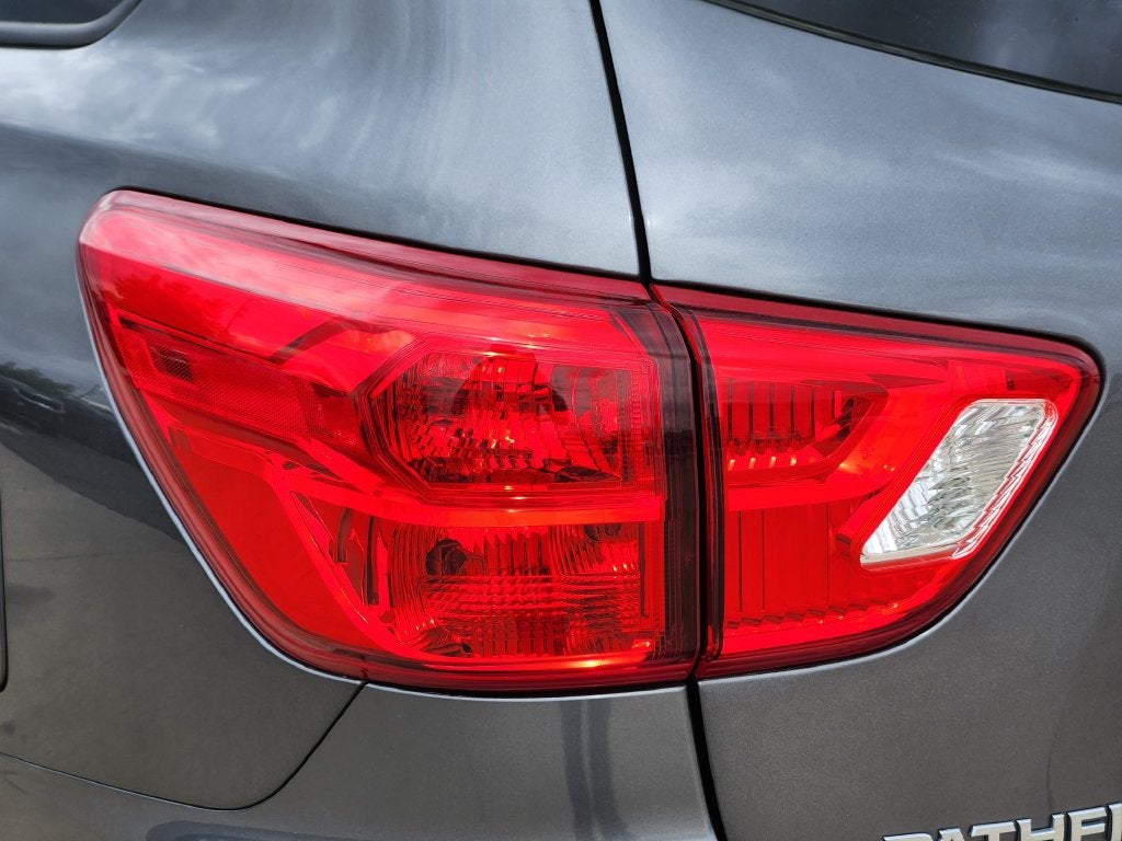 2017 Nissan Pathfinder SV