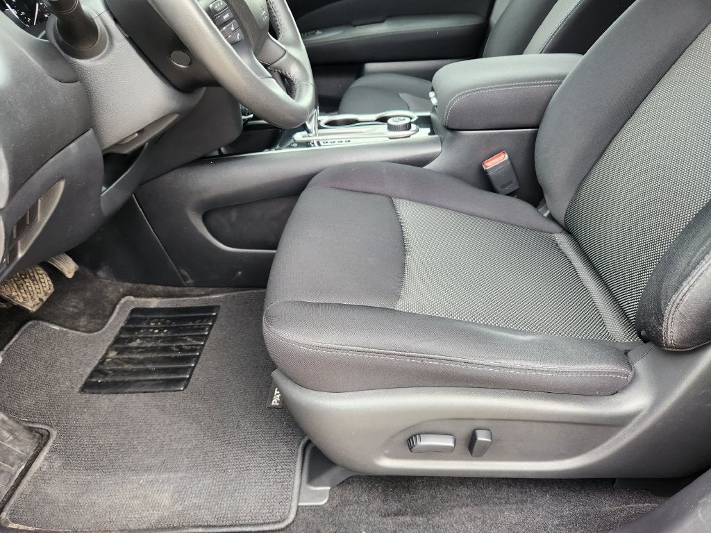 2017 Nissan Pathfinder SV