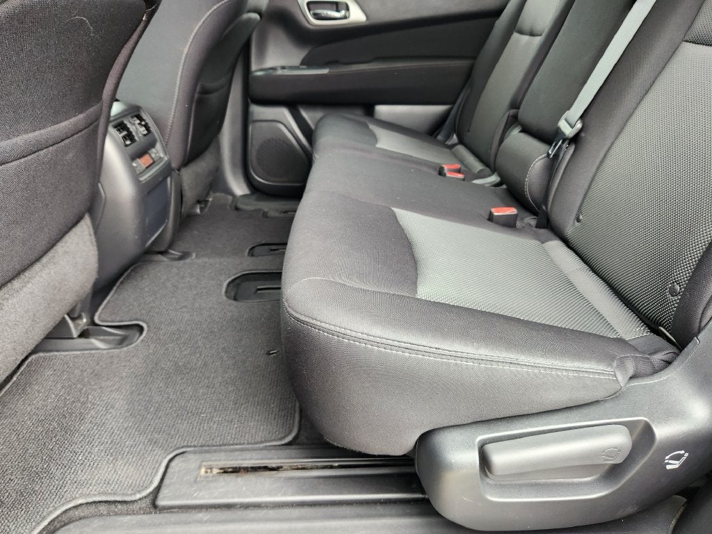 2017 Nissan Pathfinder SV