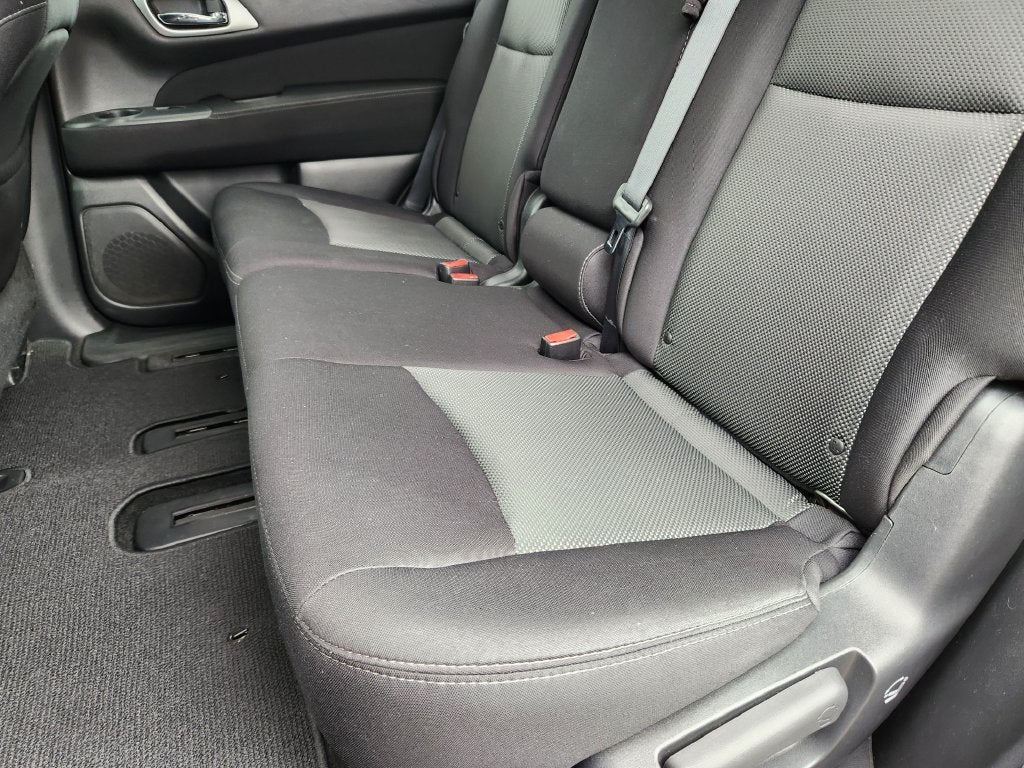 2017 Nissan Pathfinder SV