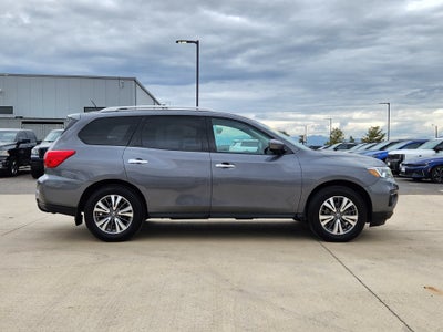 2017 Nissan Pathfinder SV