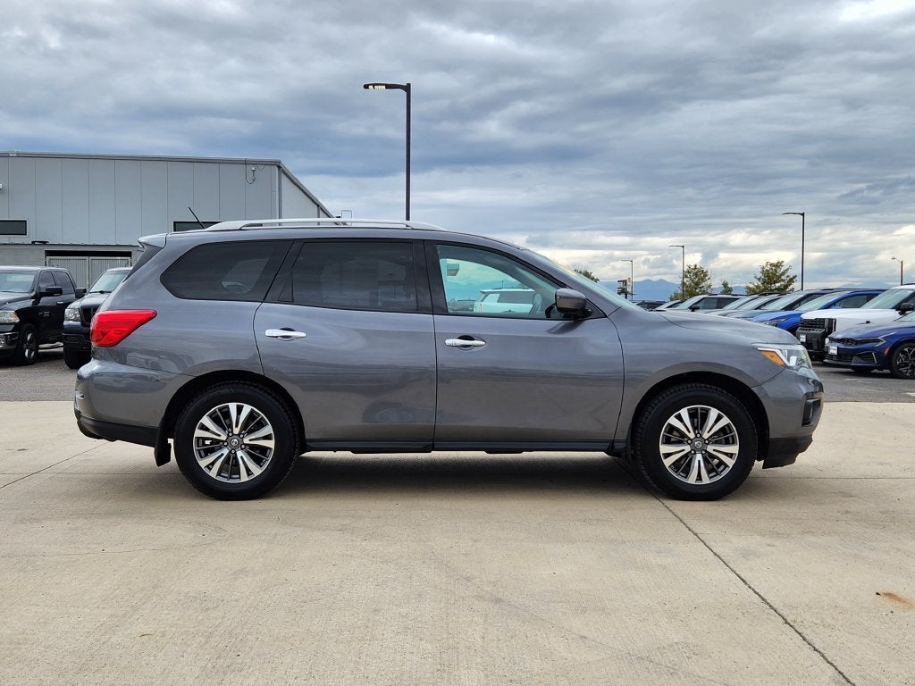 2017 Nissan Pathfinder SV