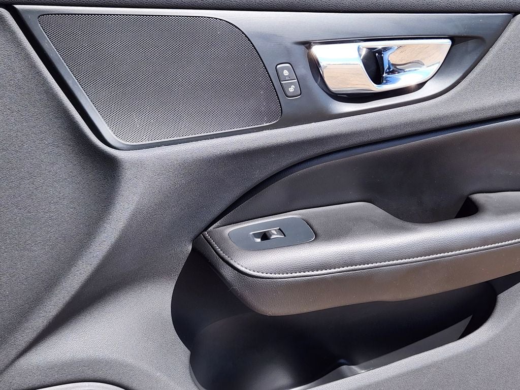 2020 Volvo S60 T6 Momentum