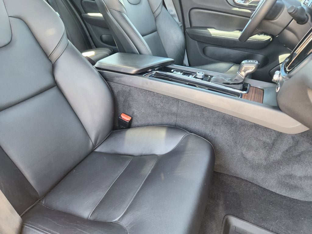 2020 Volvo S60 T6 Momentum