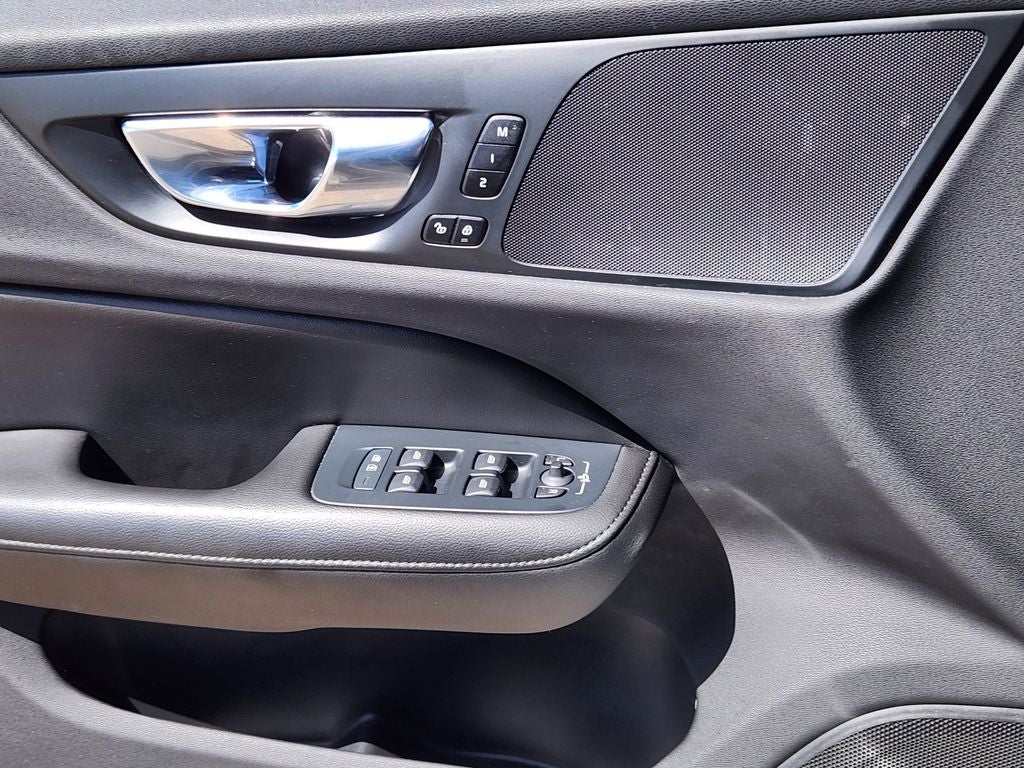 2020 Volvo S60 T6 Momentum