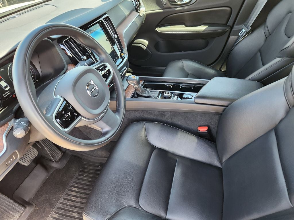 2020 Volvo S60 T6 Momentum