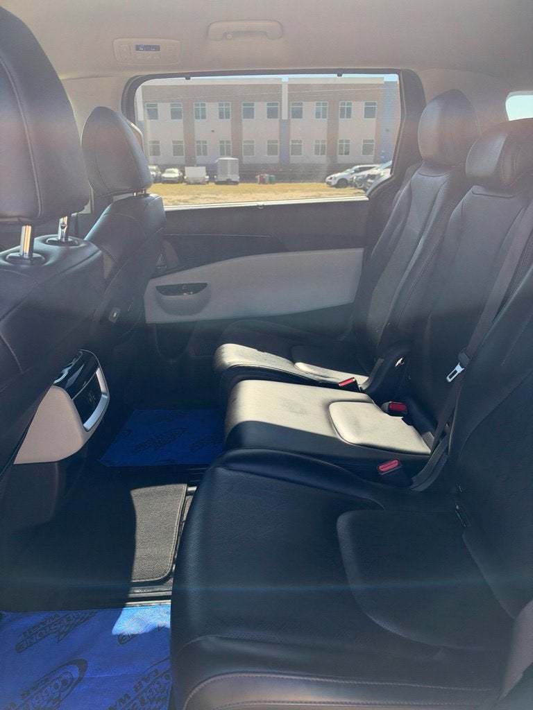 2023 Kia Carnival EX