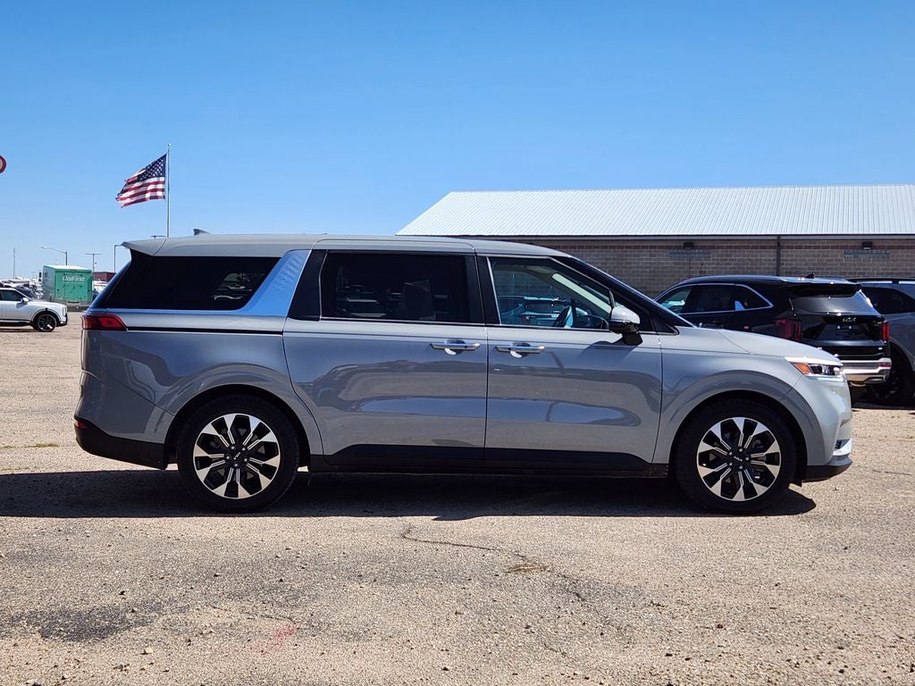 2024 Kia Carnival EX