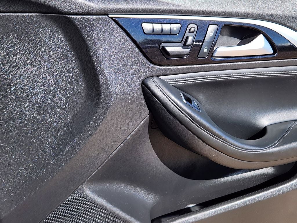 2017 INFINITI QX30 Premium