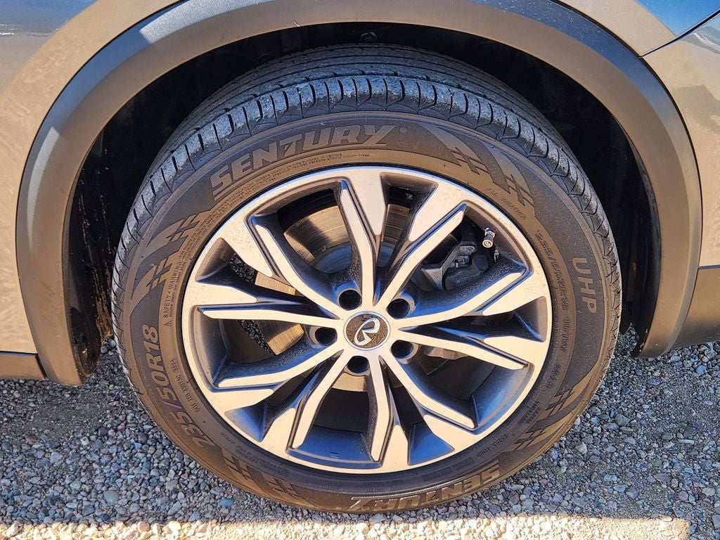 2017 INFINITI QX30 Premium