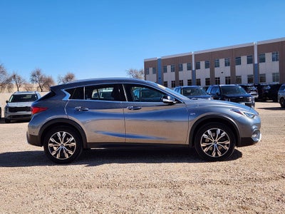 2017 INFINITI QX30 Premium