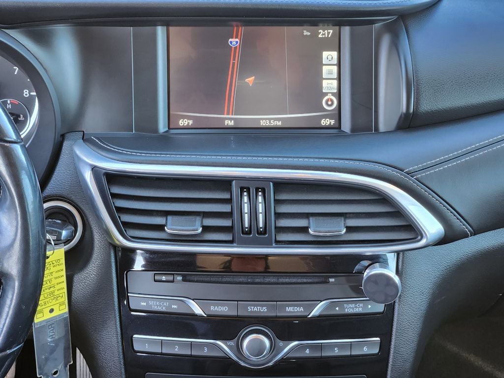 2017 INFINITI QX30 Premium