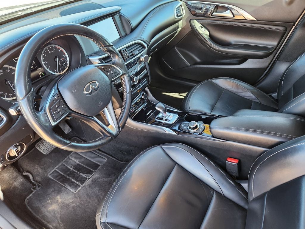 2017 INFINITI QX30 Premium