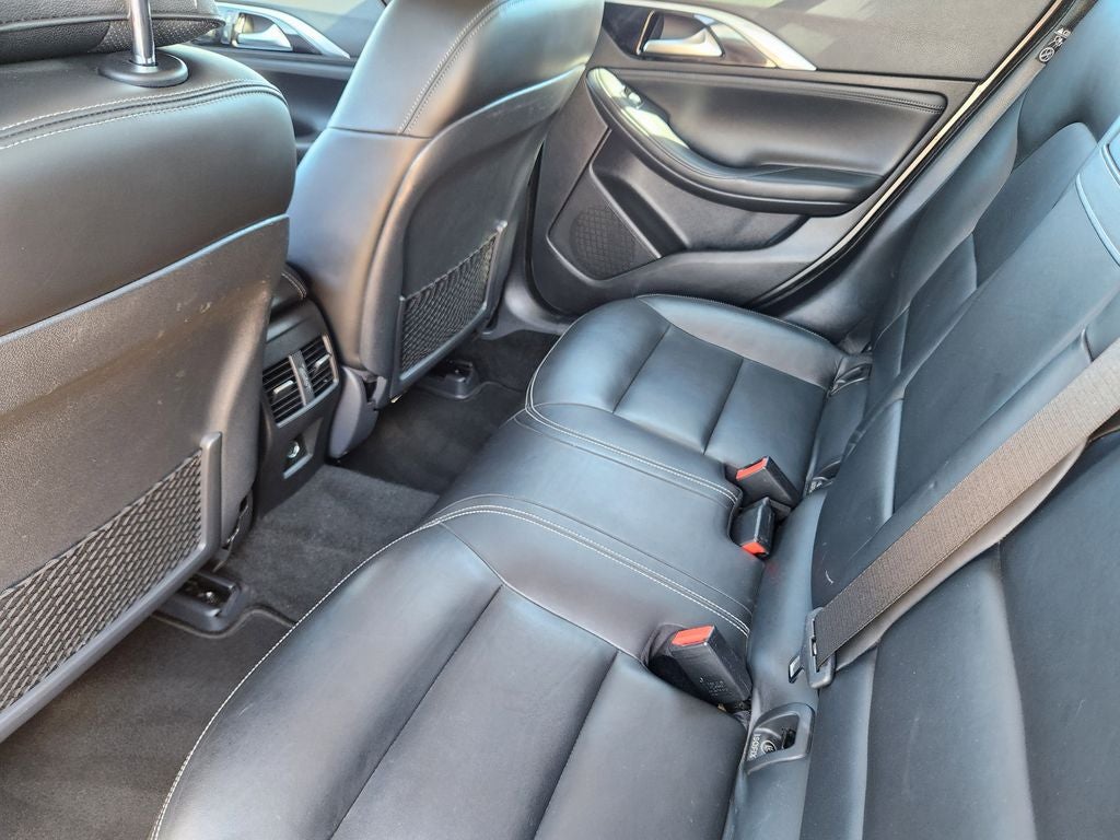 2017 INFINITI QX30 Premium