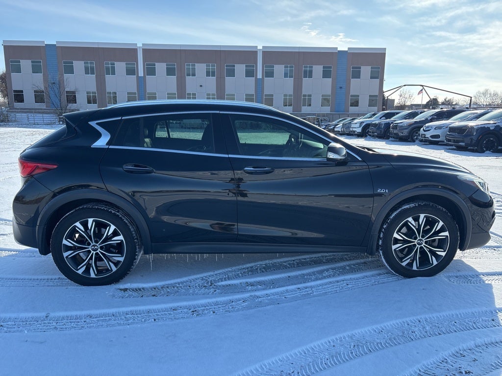 2018 INFINITI QX30 ESSENTIAL