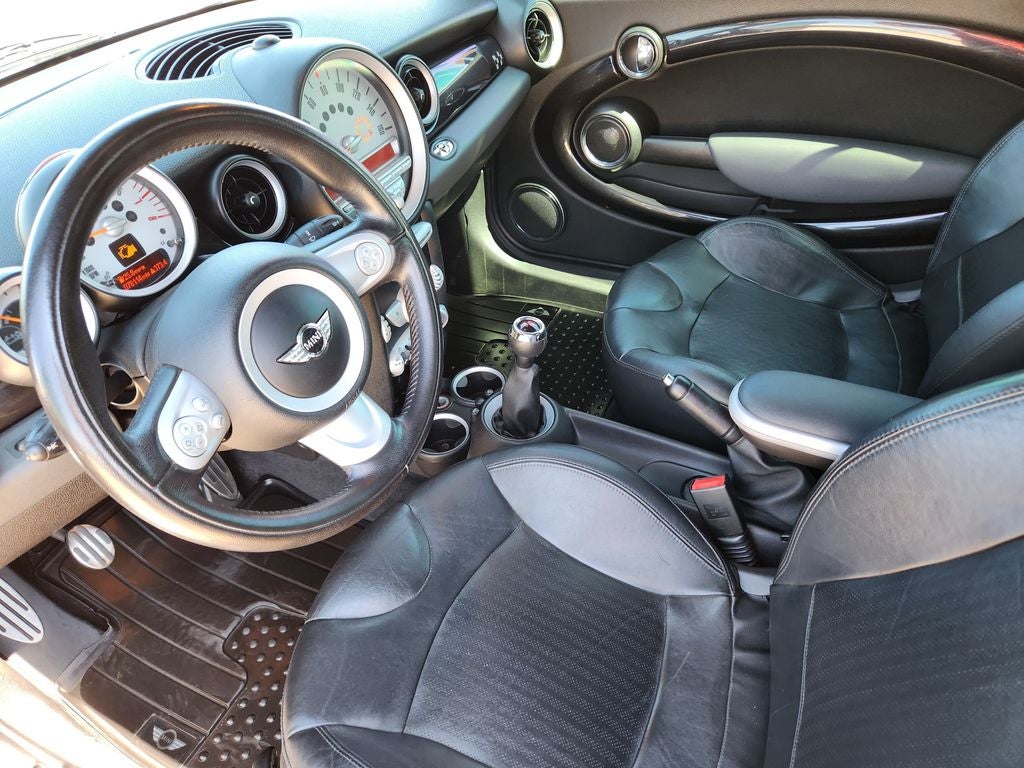 2010 MINI John Cooper Works Base