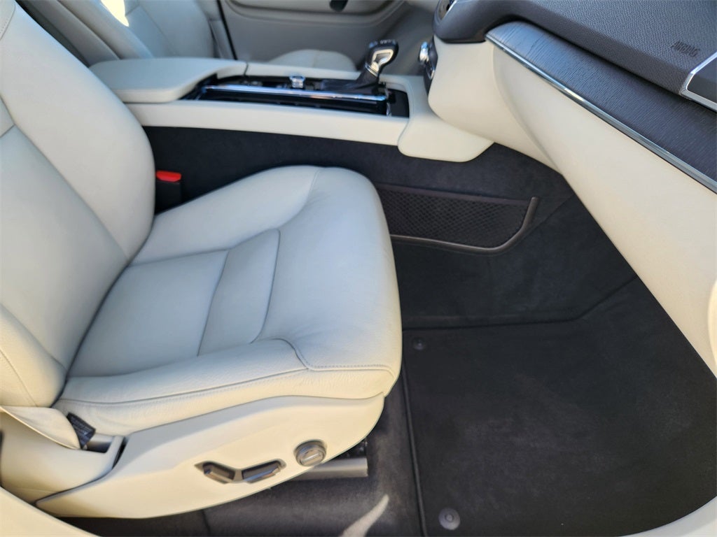 2020 Volvo XC90 T5 Momentum