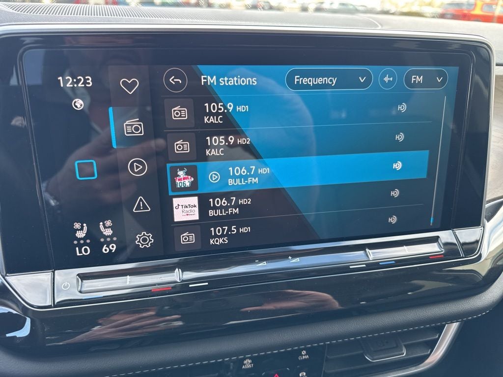 2025 Volkswagen Atlas 2.0T SE w/Technology