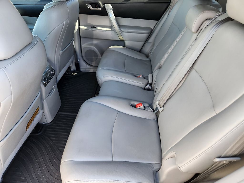 2013 Toyota Highlander SE