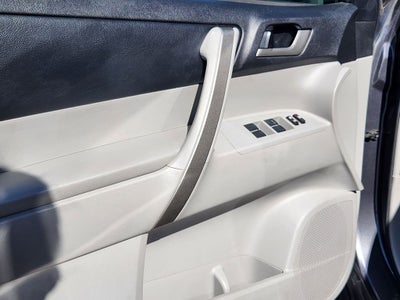 2013 Toyota Highlander SE