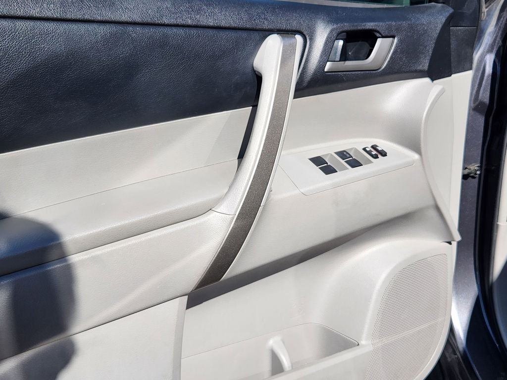 2013 Toyota Highlander SE