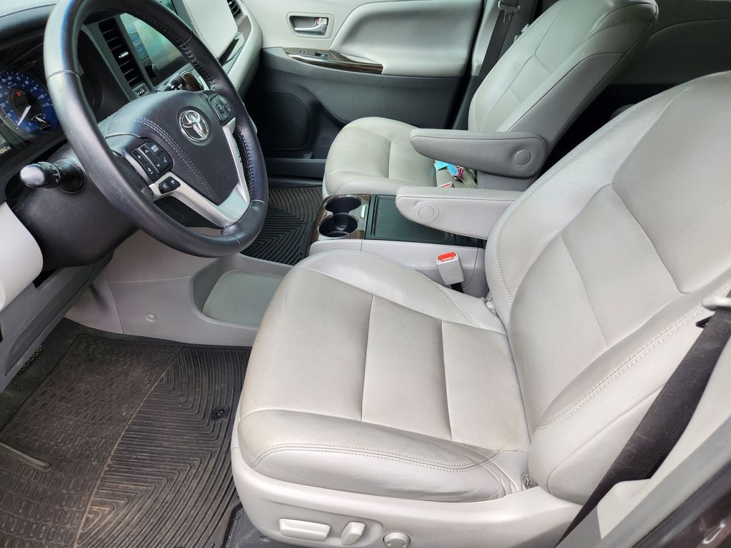 2015 Toyota Sienna XLE 8 Passenger