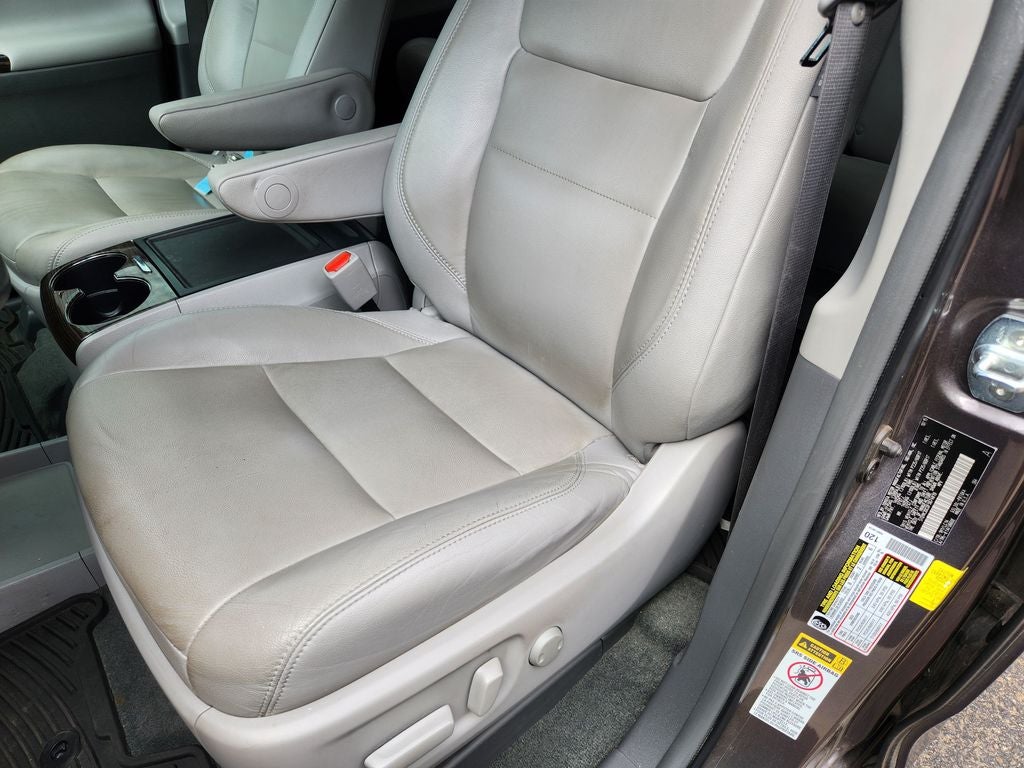 2015 Toyota Sienna XLE 8 Passenger