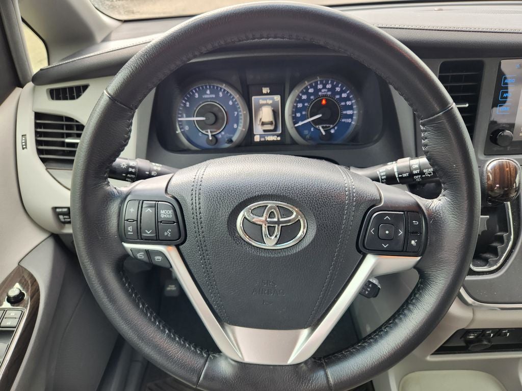 2015 Toyota Sienna XLE 8 Passenger