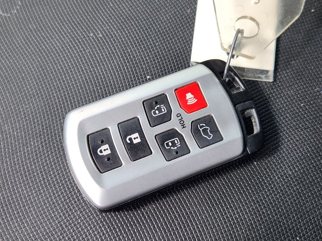 2015 Toyota Sienna XLE 8 Passenger