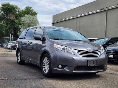2015 Toyota Sienna XLE 8 Passenger