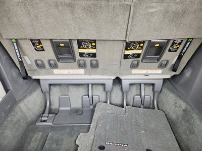 2015 Toyota Sienna XLE 8 Passenger