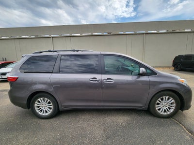 2015 Toyota Sienna XLE 8 Passenger