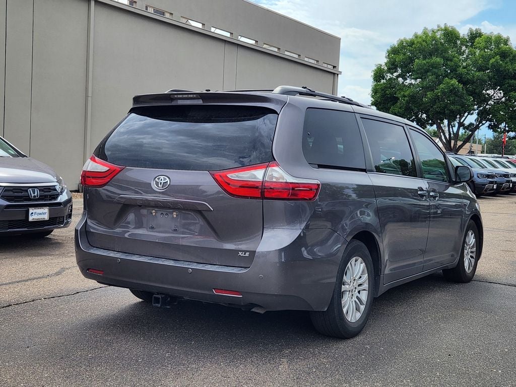 2015 Toyota Sienna XLE 8 Passenger