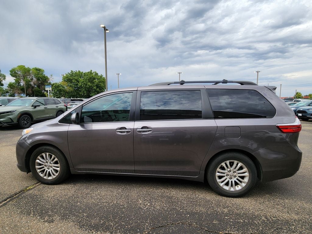 2015 Toyota Sienna XLE 8 Passenger