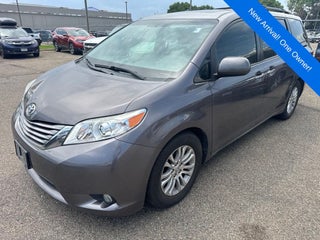 2015 Toyota Sienna XLE 8 Passenger