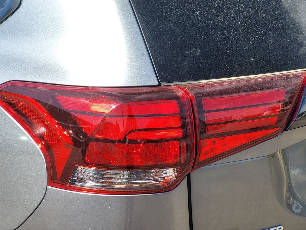 2022 Mitsubishi Outlander PHEV LE
