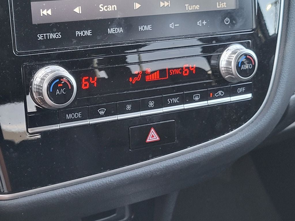 2022 Mitsubishi Outlander PHEV LE