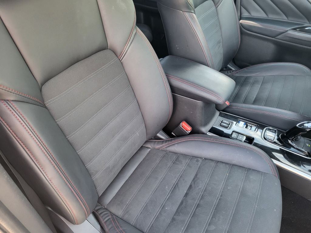 2022 Mitsubishi Outlander PHEV LE